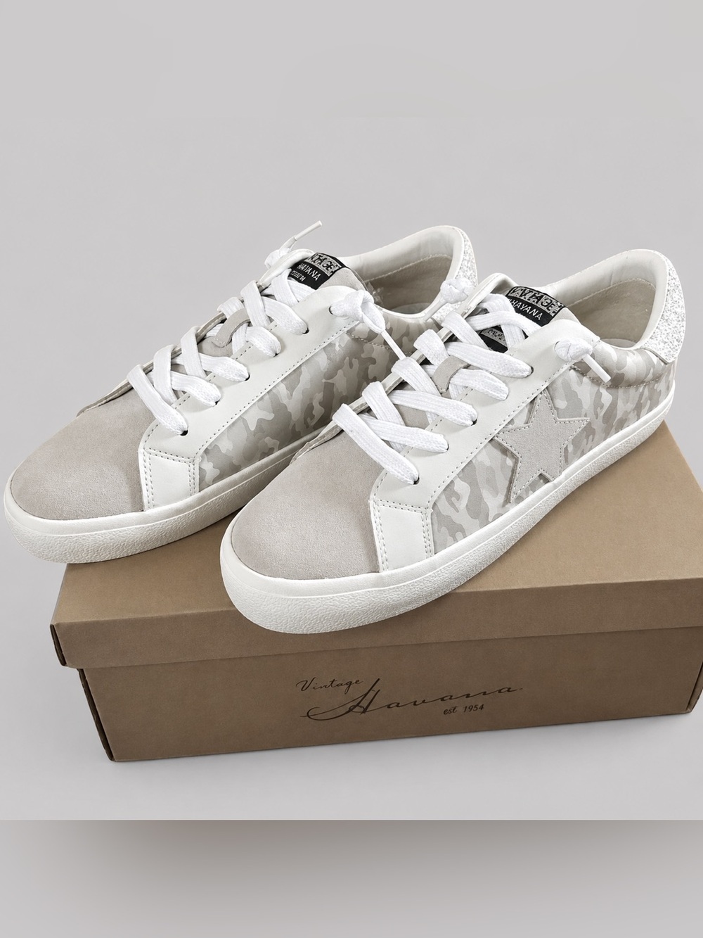 Vintage Havana Camo Print star sneakers Size 8 Gray new in box.